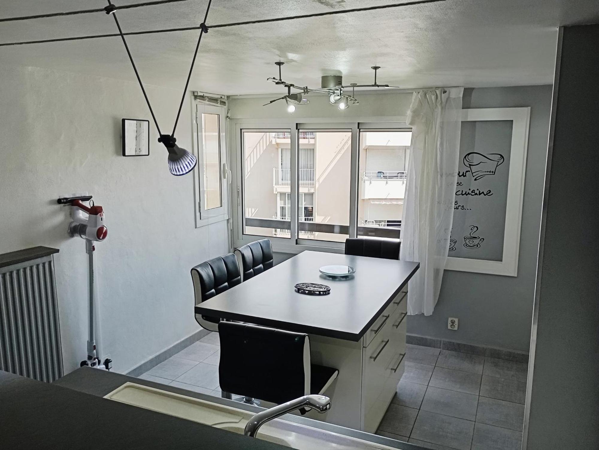 Grand Appartement Proche Port Et Plages, 6 A 8 Pers, 3 Chambres, Climatise Agde Exterior photo